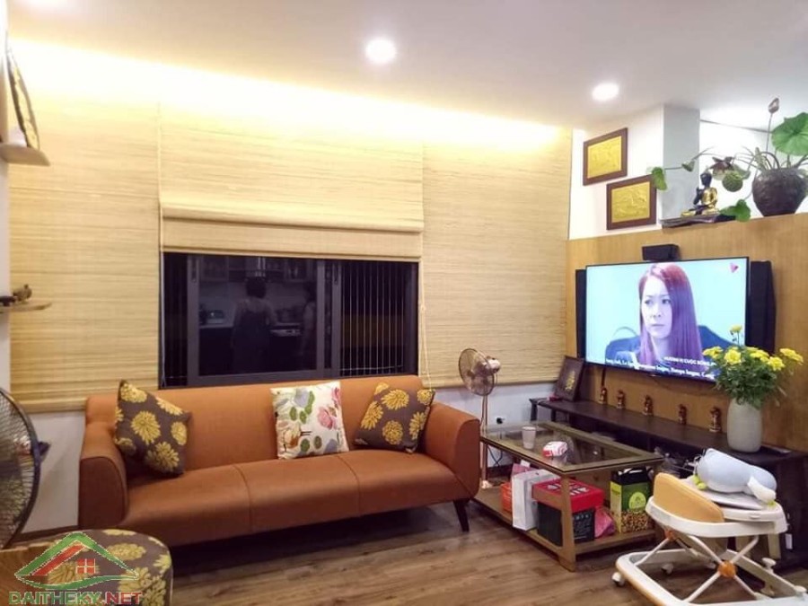 Nhà nguyên căn lô góc thang máy, 2 mặt ô tô tránh nhau, mấy bước ra hồ Ba Mẫu, dtsd 50m2