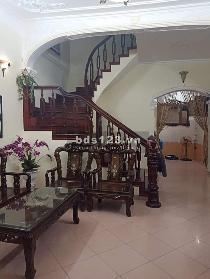 bán nhà hoàng quốc việt, đi bộ ra công viên, oto vào tận nhà, 4mx4tang, gia 5 tỷ
