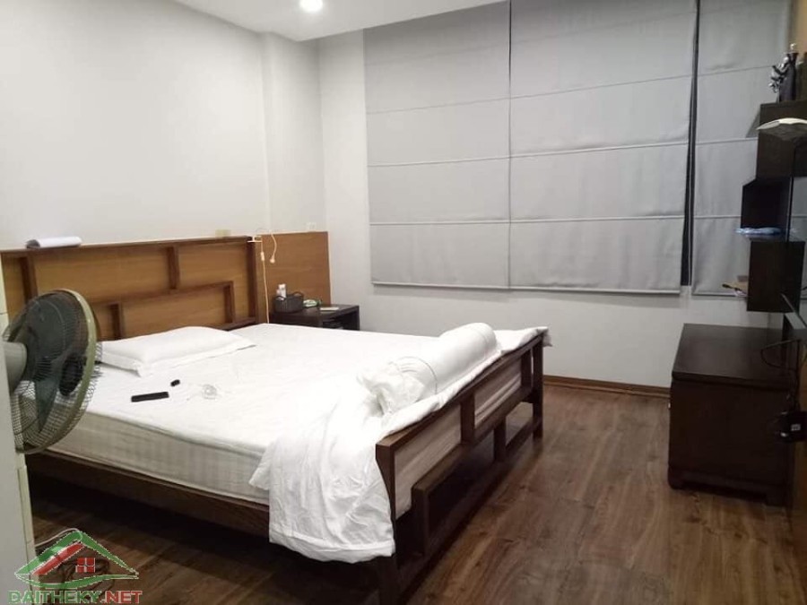 Nhà nguyên căn lô góc thang máy, 2 mặt ô tô tránh nhau, mấy bước ra hồ Ba Mẫu, dtsd 50m2