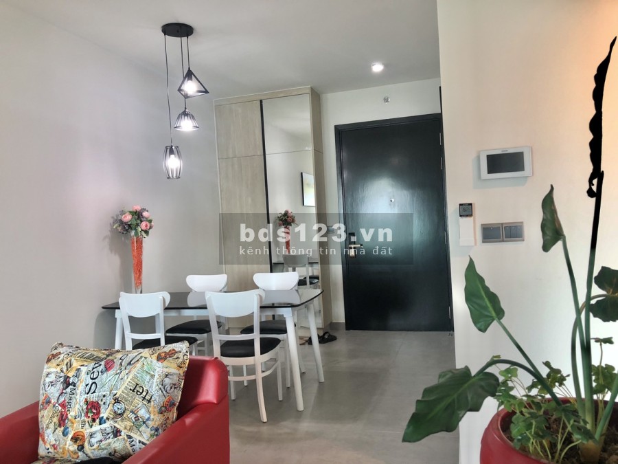Cho thuê căn hộ 1 phòng ngủ full nội thất dtsd 57m2, tầng cao thoáng mát liên hệ 0792317869