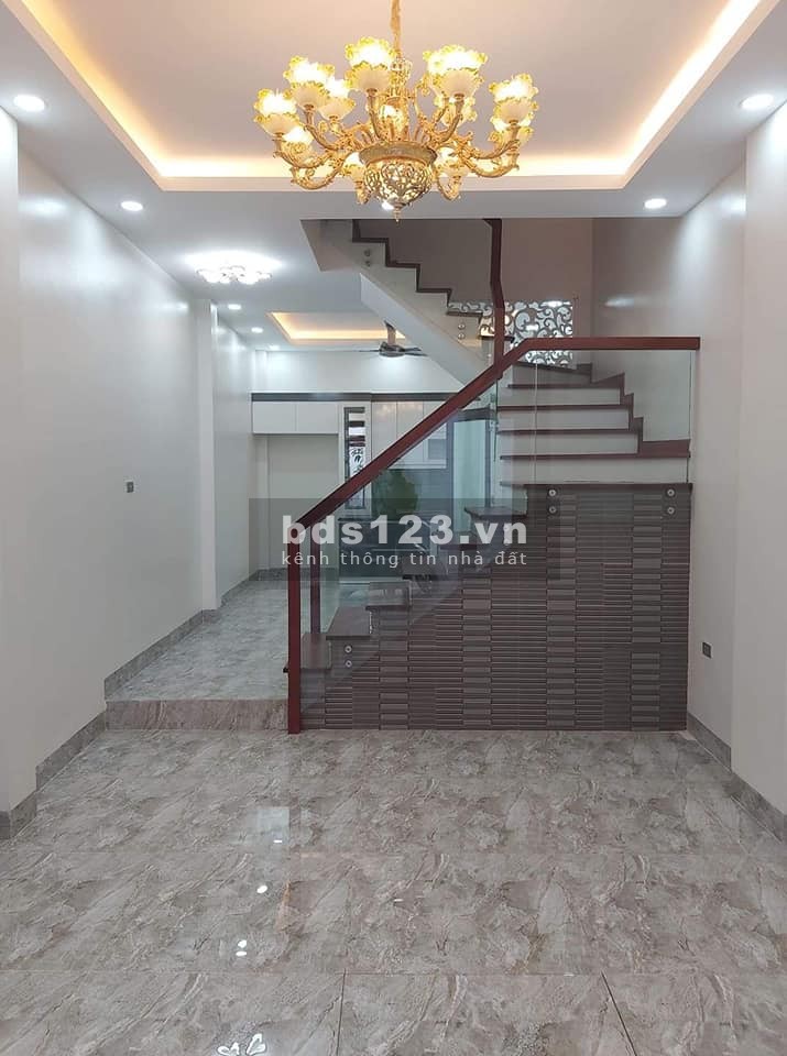 Bán nhà Nguyễn Văn Cừ, Long Biên, 55m, 5 tầng, giá 5.29 tỷ. Ô tô vào nhà!