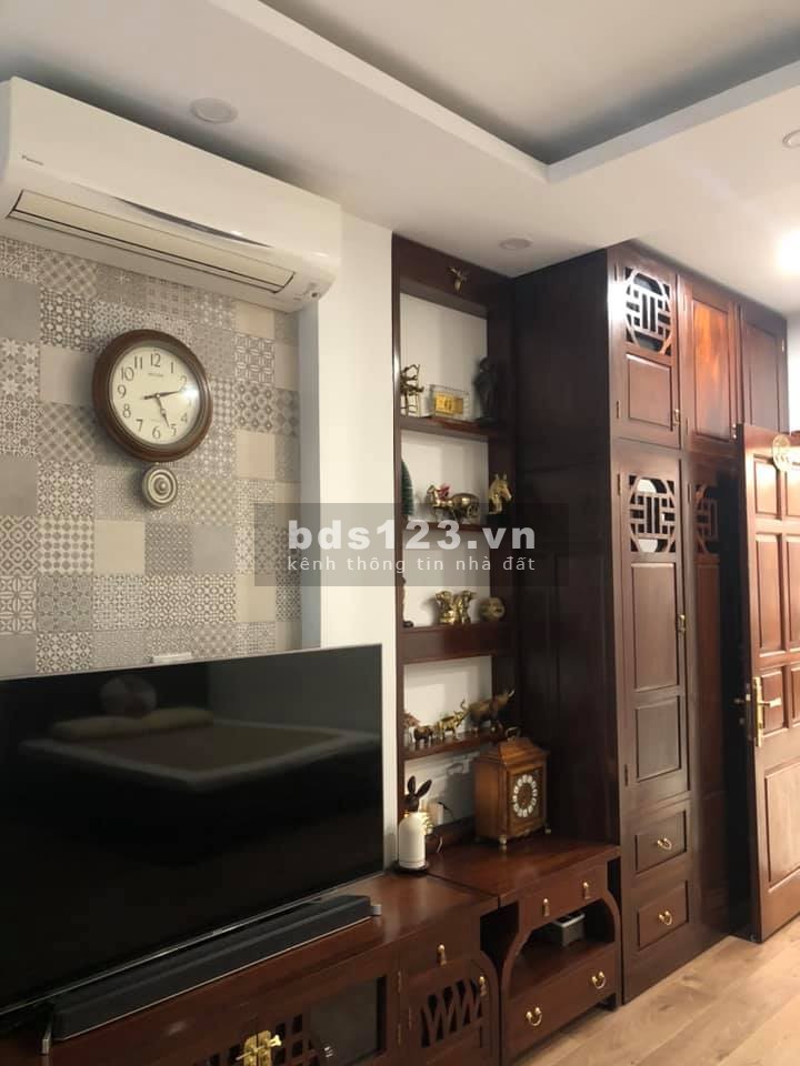 Nhà mặt phố Dương Văn Bé,Hai Bà Trưng,mặt tiền rộng,kinh doanh đa năng,70m2,giá 21 tỷ.