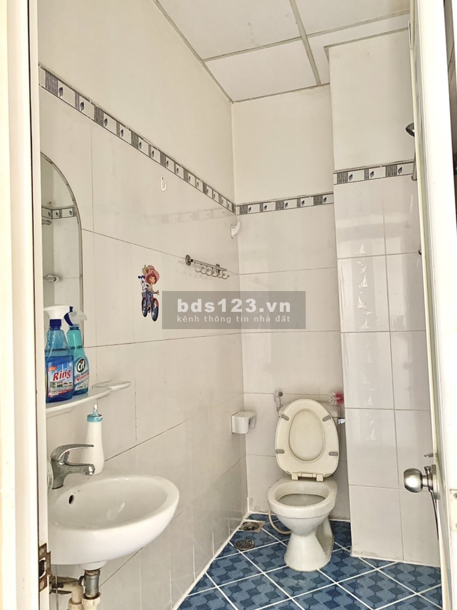 Cho thuê nhà nguyên căn MẶT TIỀN 5 lầu NGAY CHỢ TÂN MỸ