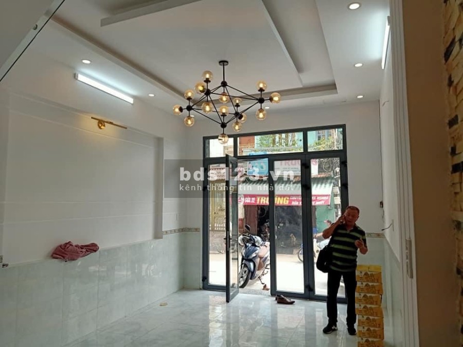 Cho thuê mặt bằng trống suốt số 25A Trương Định - P6- Q3,TpHCM