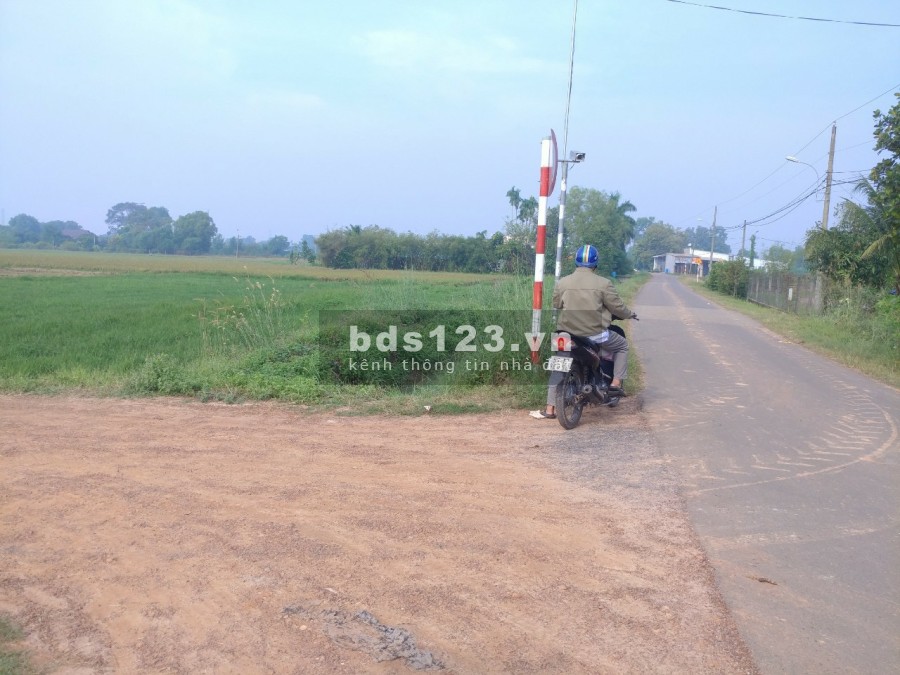Cần bán đất mặt tiền Nguyễn Thị He 1/ TL7 Trung Lập Thượng 1ha4 600thổ cư quy hoạch dân cư