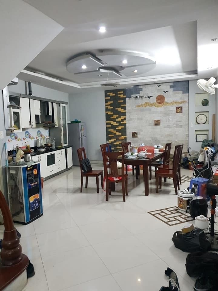 Bán Gấp nhà Nguyễn Khánh Toàn -KINH DOANH -Đẹp 46m2x5 tầng Cách Ô Tô 15m