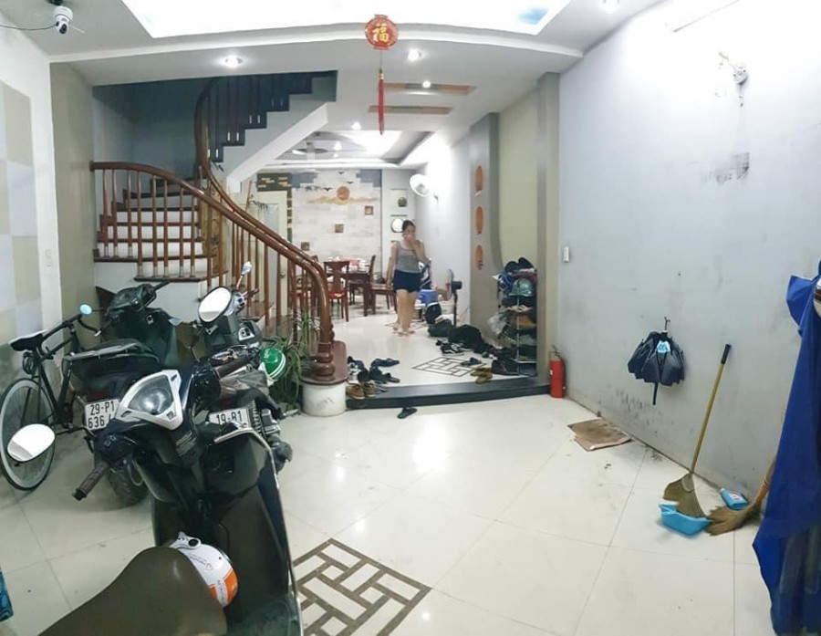 Bán Gấp nhà Nguyễn Khánh Toàn -KINH DOANH -Đẹp 46m2x5 tầng Cách Ô Tô 15m