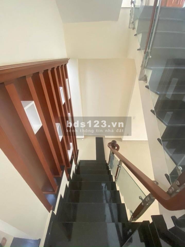 Bán nhà mặt tiền DT 100m2 (5*20) KINH DOANH Quốc Lộ 13 -Phường Hiệp Bình Phước - Thủ Đức