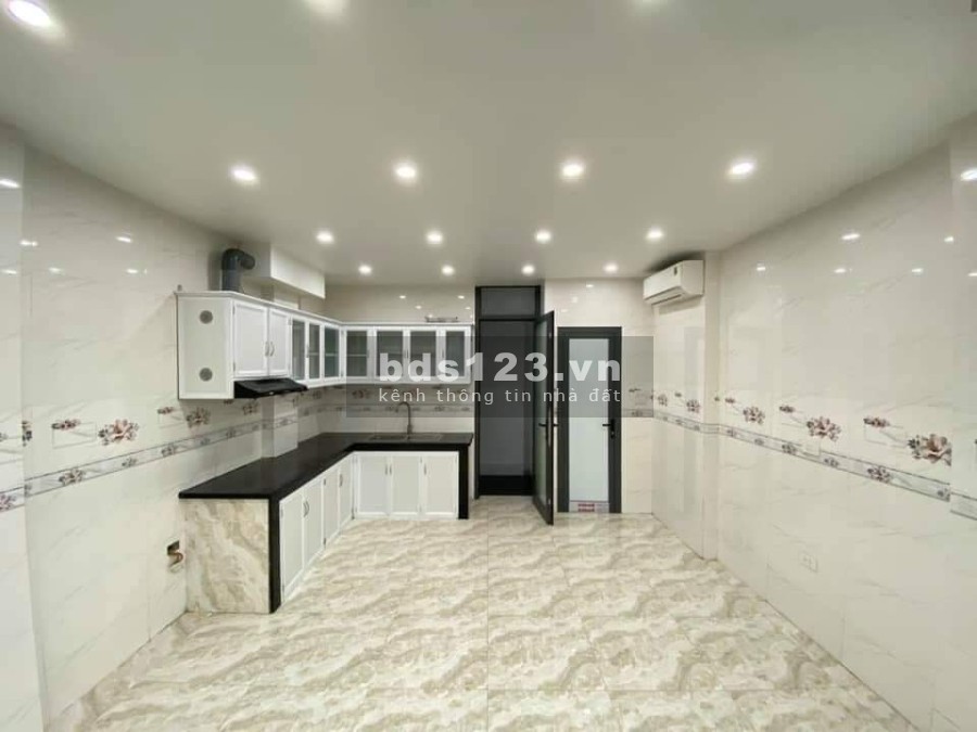 Bán nhà mặt phố Phạm Văn Đồng, mt 6m, nhà 5 tầng mới tinh, giá chỉ hơn 9 tỷ, lh 0399298888