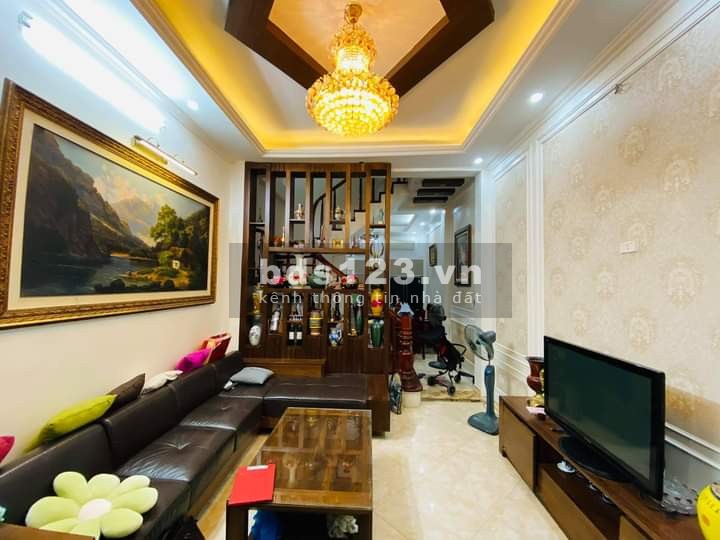 Bán nhà Đường Láng Cầu Giấy 45 m x 5 tầng mặt tiền 4 m giá 5.3 tỷ