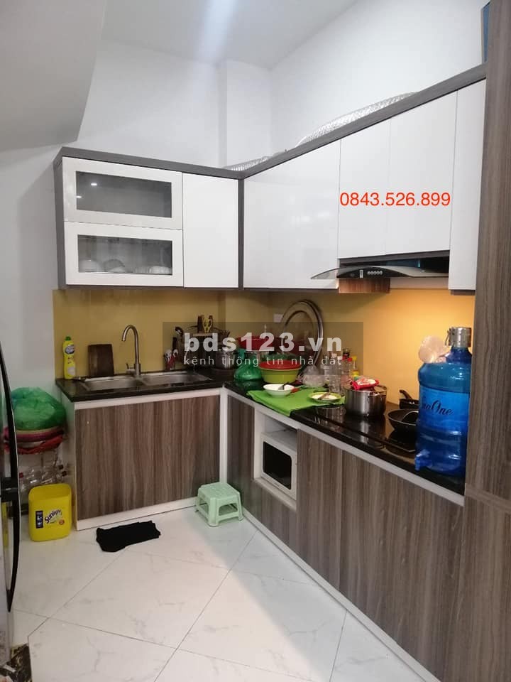Bán nhà phố Hoàng Mai, ô tô đỗ cổng, sân rộng, diện tích sử dụng 33m2 giá nhỉnh 3 tỷ.