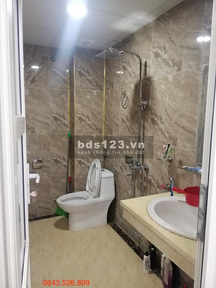Bán nhà phố Hoàng Mai, ô tô đỗ cổng, sân rộng, diện tích sử dụng 33m2 giá nhỉnh 3 tỷ.