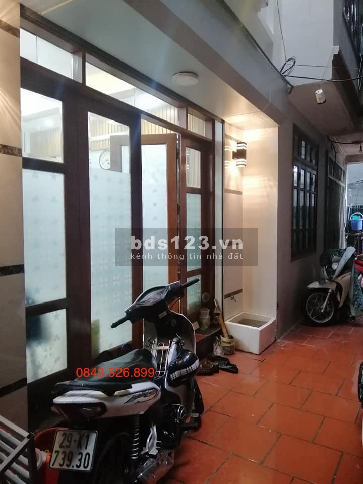 Bán nhà phố Hoàng Mai, ô tô đỗ cổng, sân rộng, diện tích sử dụng 33m2 giá nhỉnh 3 tỷ.