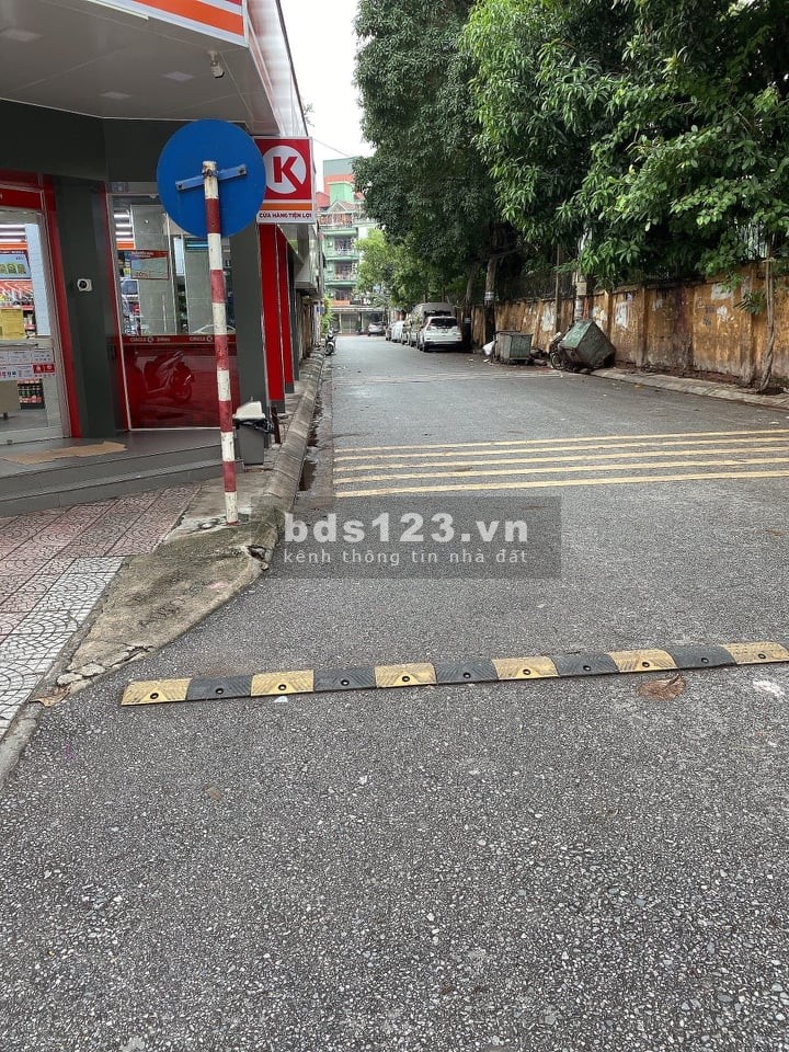 Bán nhà Nguyễn Văn Cừ 27m ngõ ô tô đỗ cửa, kinh doanh đỉnh, siêu hót 3,1 tỷ.