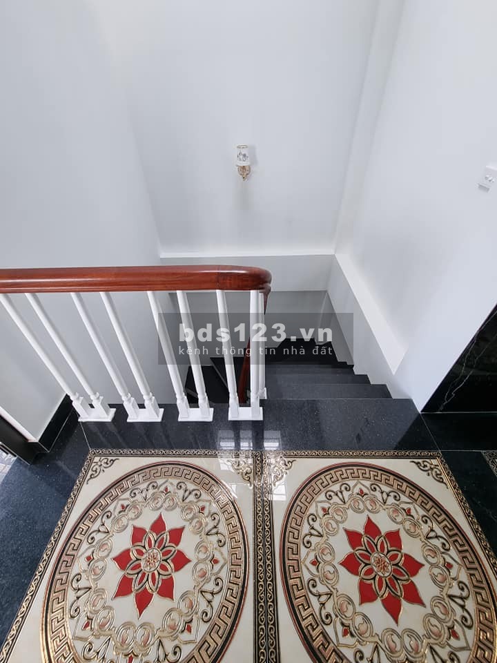 Bán gấp mặt phố Yên Lạc, phân lô, Gara oto, 4 thoáng, thang máy. LH: 0983599927