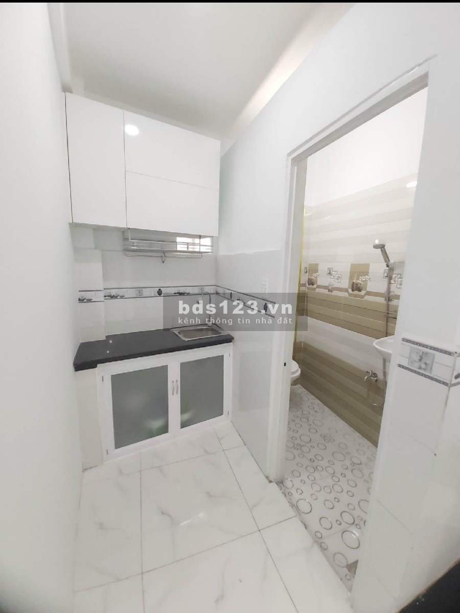 Bán nhà Nguyễn Thần Hiến, q4, 2 lầu, 30m2, 2.95 tỷ