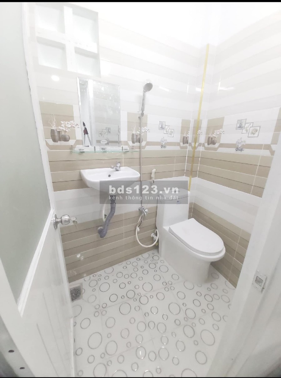 Bán nhà Nguyễn Thần Hiến, q4, 2 lầu, 30m2, 2.95 tỷ