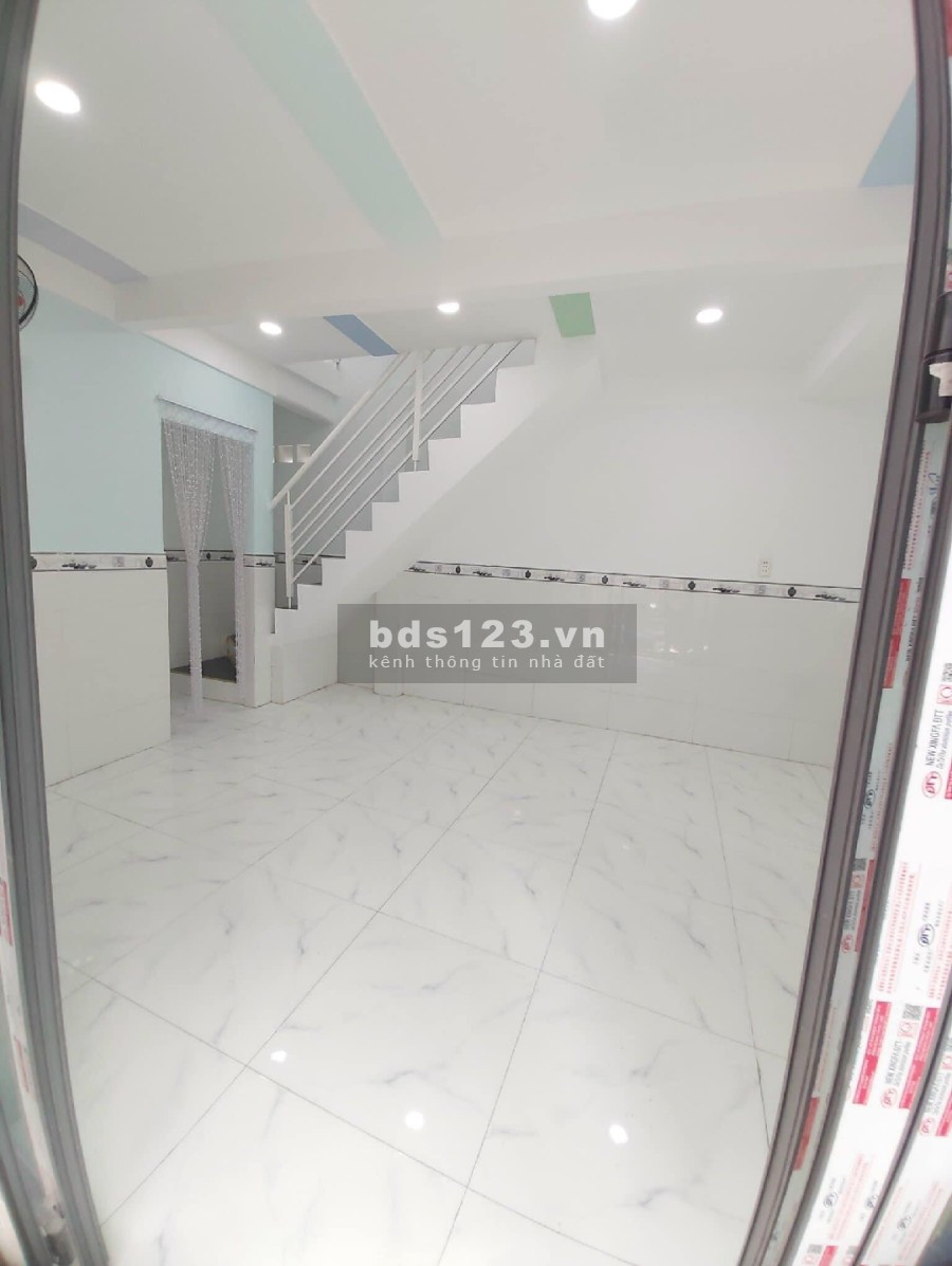 Bán nhà Nguyễn Thần Hiến, q4, 2 lầu, 30m2, 2.95 tỷ