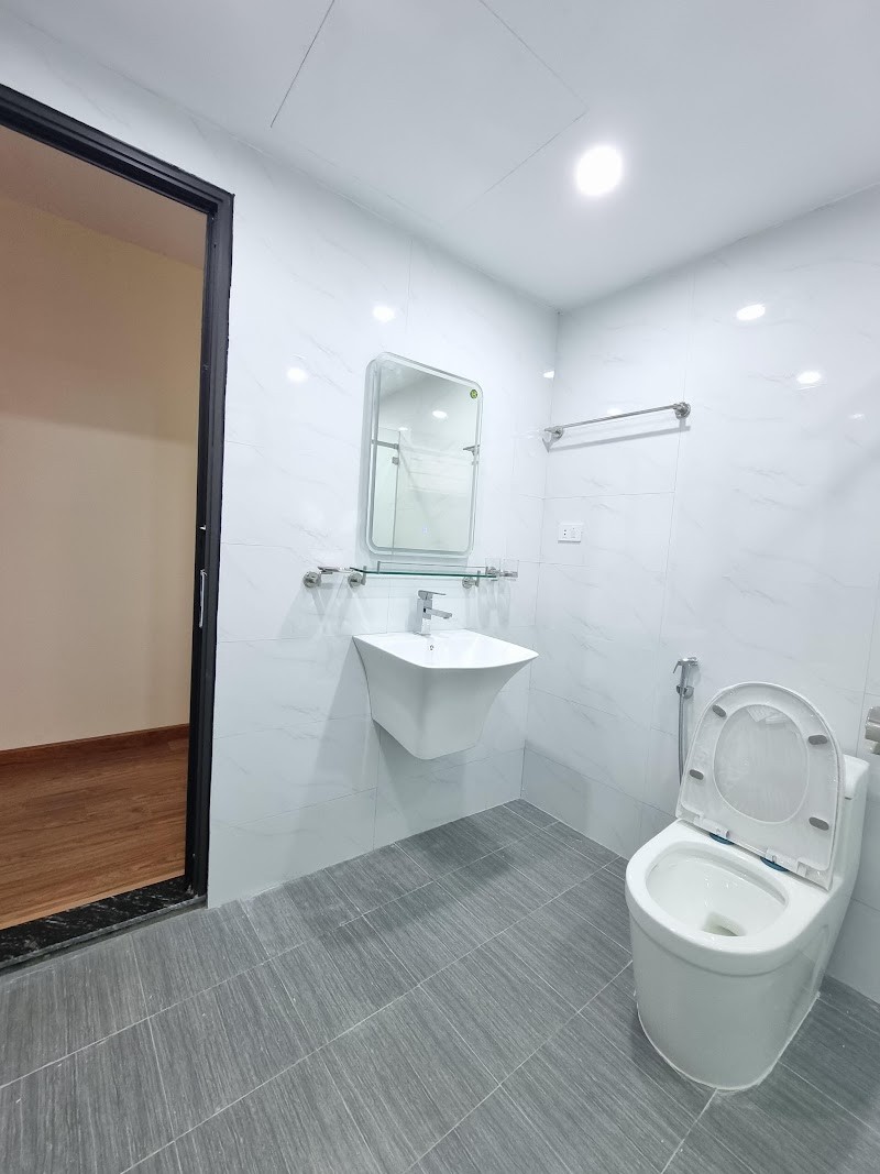 Bán Nhà Phố Tôn Thất Tùng, Đống Đa, 60m2, 4.2m MT, 7 Tầng Thang Máy, Ô Tô, nhỉnh 12 Tỷ
