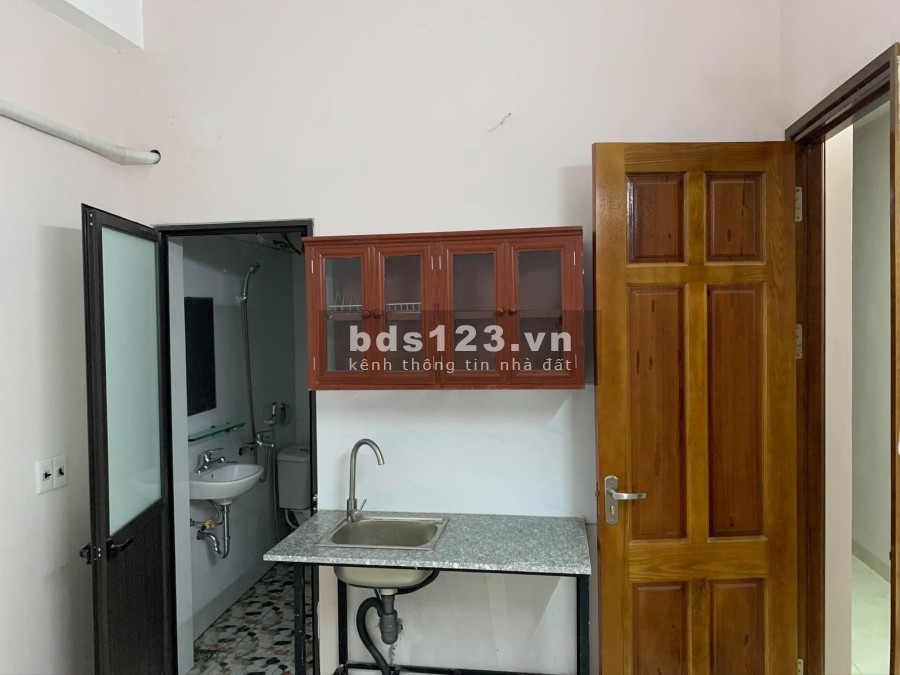 Cho thuê CCMN sau lưng BigC Hà Đông (30m2) có thang máy, vệ sinh khép kín mất 2p ra điểm đến xe bus Trần Phú