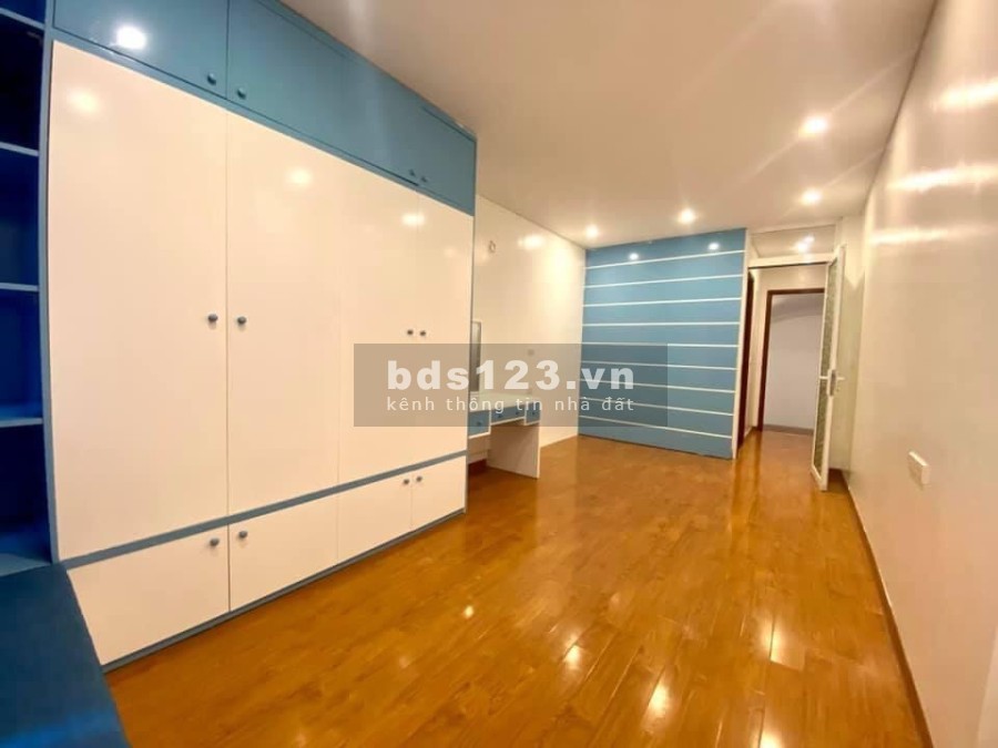 Bán nhà Bồ Đề, đẹp hiếm, diện tích sử dụng 35m2, giá 3 tỷ nhỉnh, lh 0962708938, sổ sẵn