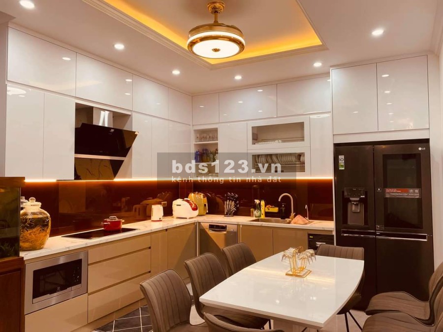 Bán nhà Cầu Diễn, 70mx6T thang máy, view hồ, ga ra, kinh doanh, oto tránh, 8tỷ.