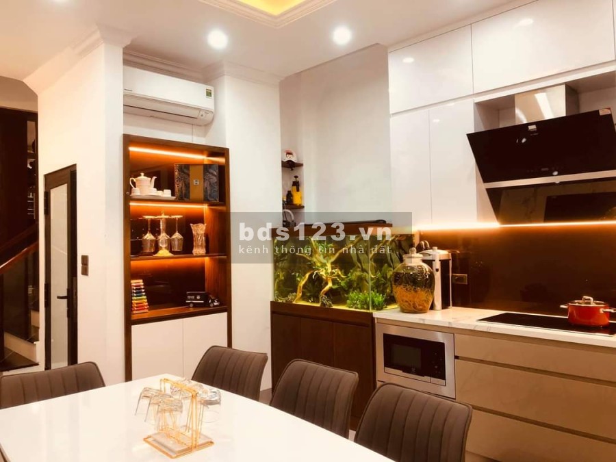 Bán nhà Cầu Diễn, 70mx6T thang máy, view hồ, ga ra, kinh doanh, oto tránh, 8tỷ.