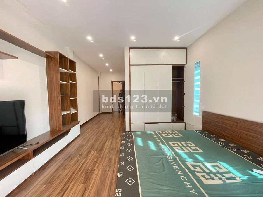 Bán nhà Đức Giang Long Biên ,48Mx5T, MT4,4m,nhỉnh 4 TỶ LH Mr Khởi ; 0911910586