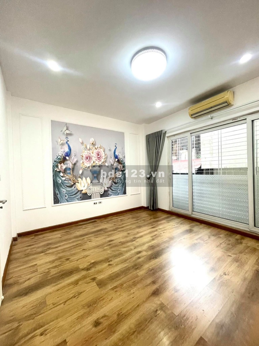 Bán nhà đẹp ngõ Lương Sử C 45m2 x 6 tầng cách ô tô 20m giá 6,1 tỷ. LH 0912442669