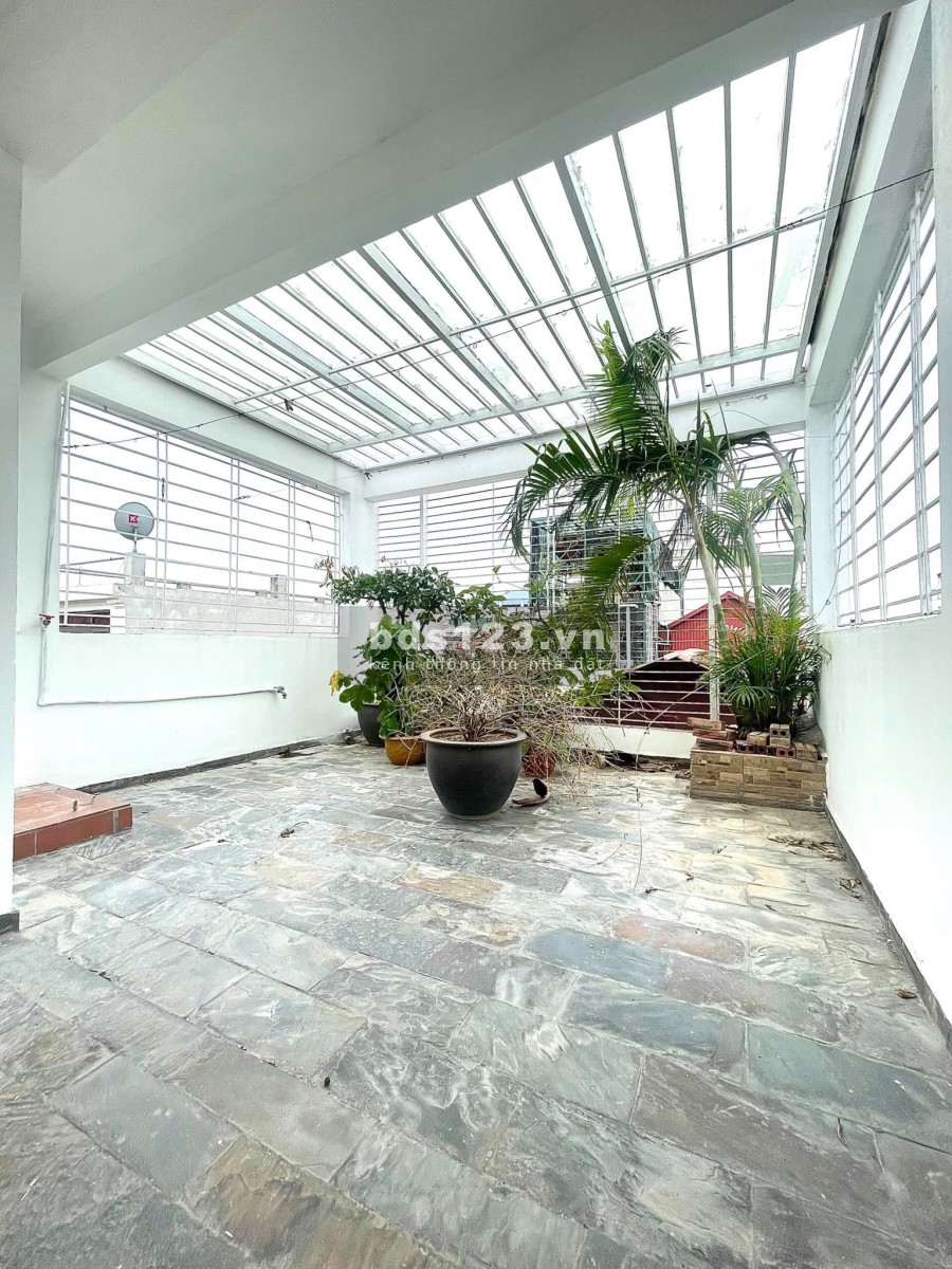 Bán nhà đẹp ngõ Lương Sử C 45m2 x 6 tầng cách ô tô 20m giá 6,1 tỷ. LH 0912442669