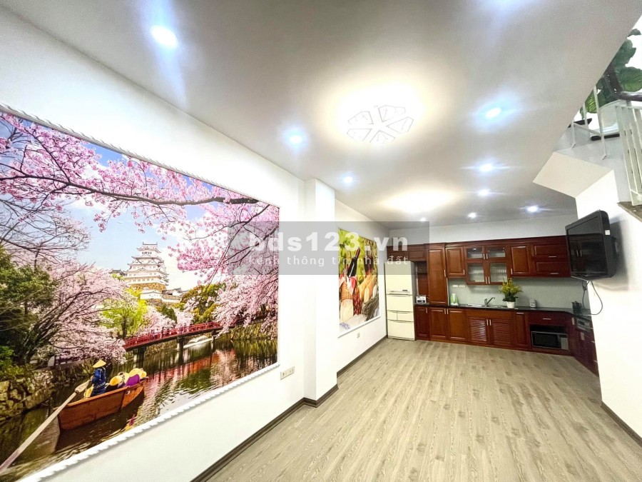 Bán nhà đẹp ngõ Lương Sử C 45m2 x 6 tầng cách ô tô 20m giá 6,1 tỷ. LH 0912442669