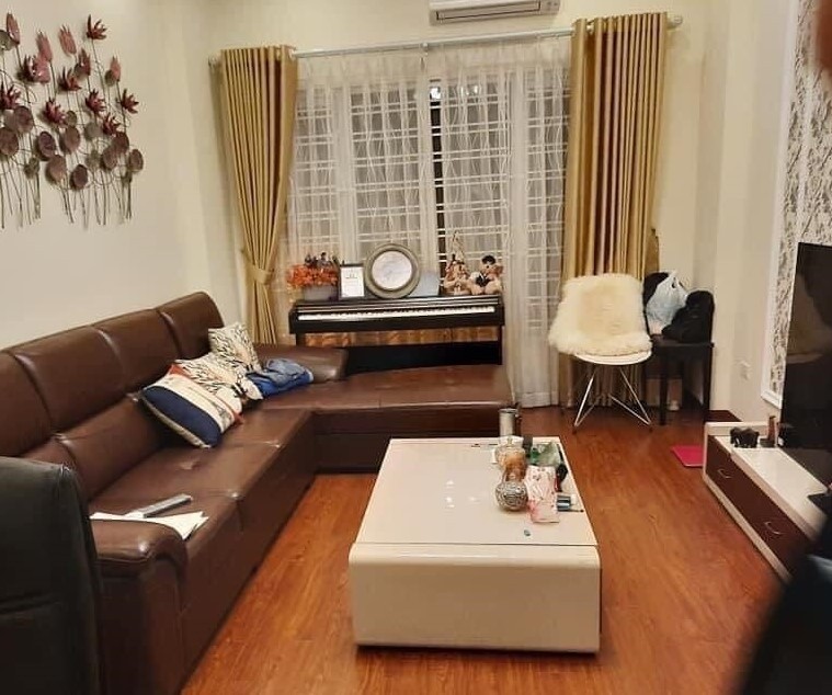 Bán nhà phố Hồng Mai, Mặt tiền đẹp, Ngõ thông, Nở hậu Dt40m2 x4tầng nhỉnh 2 tỷ!!