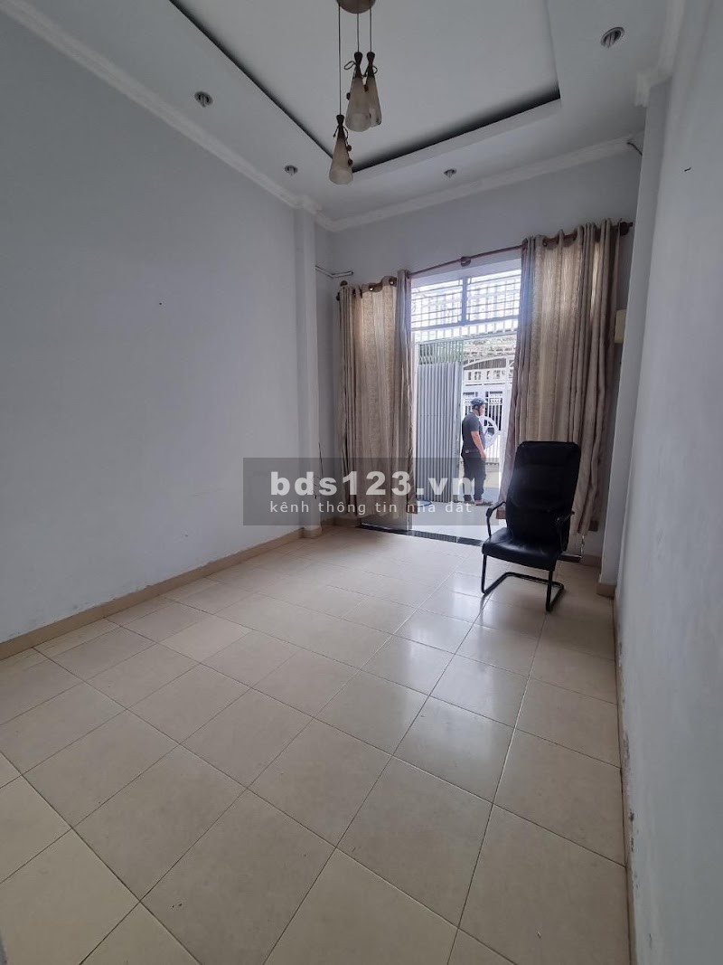 Hơn 3 tỷ, nhà Huỳnh Văn Nghệ, P15, Tân Bình