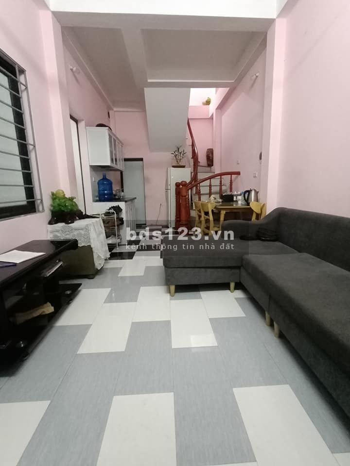 Bán gấp nhà phố Vọng gần phố lô góc 3 mặt thoáng, diện tích sử dụng 28m2, giá 2 tỷ hơn