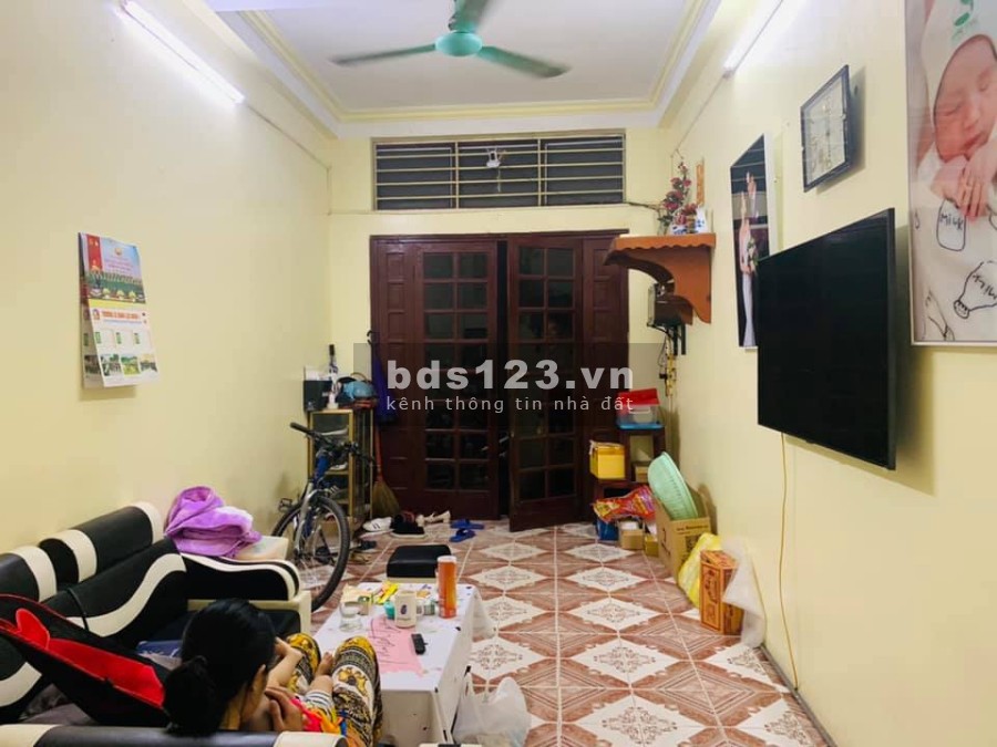 Bán nhà Tôn Đức Thắng diện tích sử dụng 24m2 giá bán 2.2 tỷ. Cực gần phố. 5 tầng ở luôn