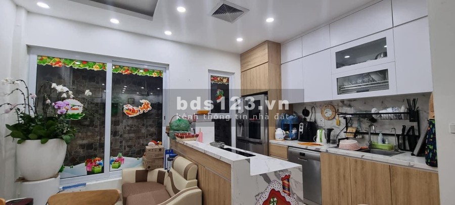 Nhà đẹp 5T full nội thất, 51m2 ngõ 162 Đội Cấn, MT 4.9m, chỉ 7.2 tỷ. LH 0392969999