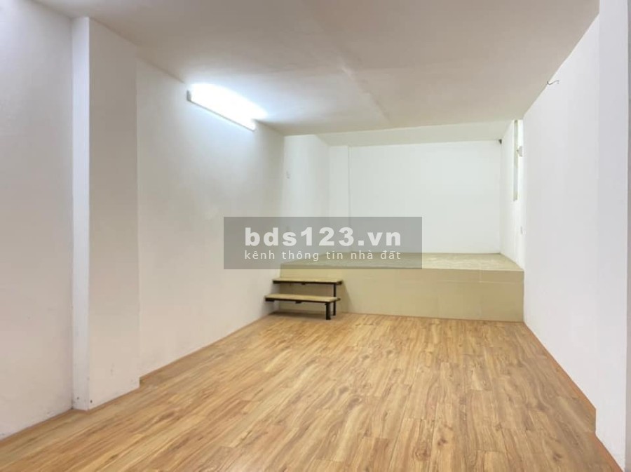 Nhỉnh 4 tỷ nhà mặt ngõ trung tâm Quận Hai Bà Trưng, dtsd 27m2, đúc 3 tầng, tiện ích ngay