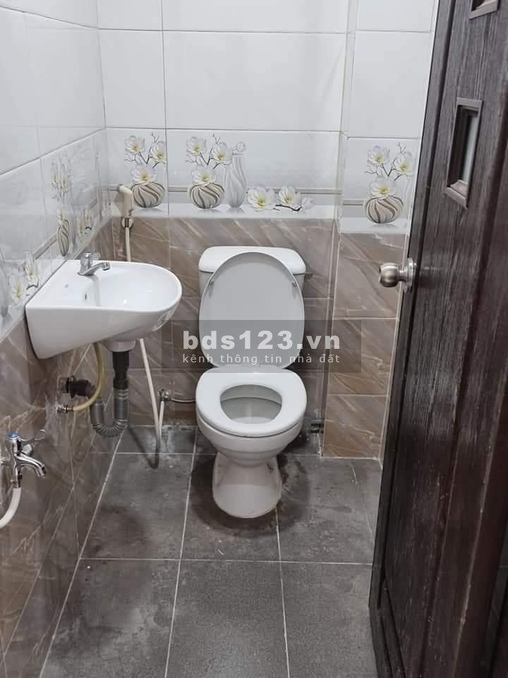 Bán nhà giá chỉ 5.5 tỷ, dtsd 30/33m2, Võ Văn Kiệt, Quận 1 sát mặt tiền hẻm đẹp đầy đủ công năng