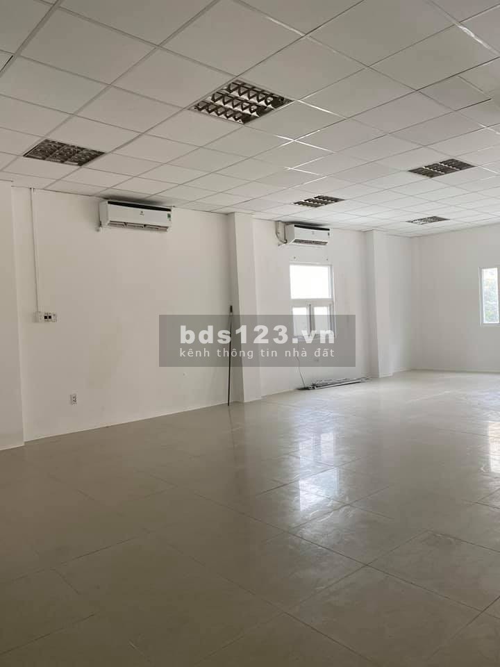 Cho thuê văn phòng sàn 95m2 nhiều cửa sổ thông thoáng đường Võ Văn Tần, Quận 3