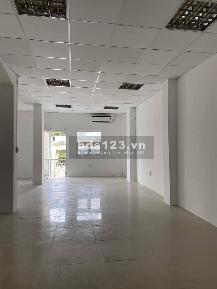 Cho thuê văn phòng sàn 95m2 nhiều cửa sổ thông thoáng đường Võ Văn Tần, Quận 3