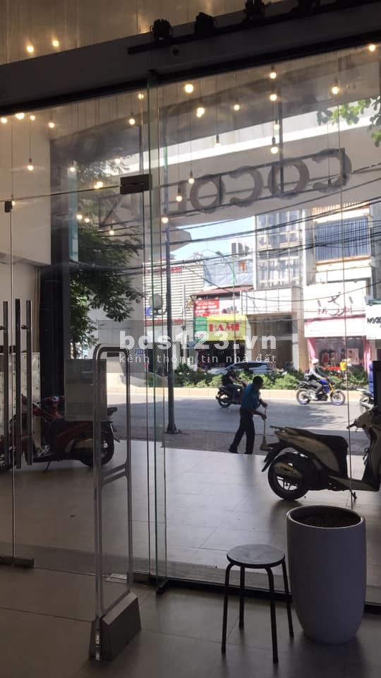 Đất Mặt Phố Đường Cầu Giấy- Vỉa hè rộng – 523M2- nở hậu – Mặt tiền 7M- 130.7 tỷ