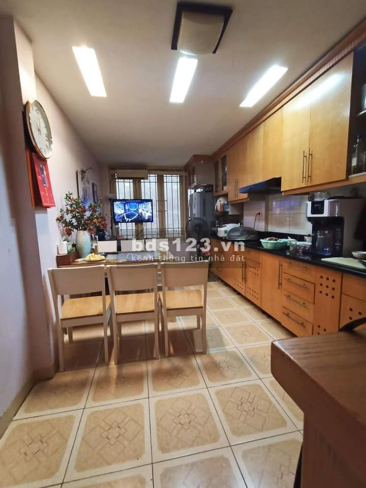 Bán nhà gần Ngã Tư Sở. 30m x 5T, nhà đẹp ở ngay. 2.6 tỷ.