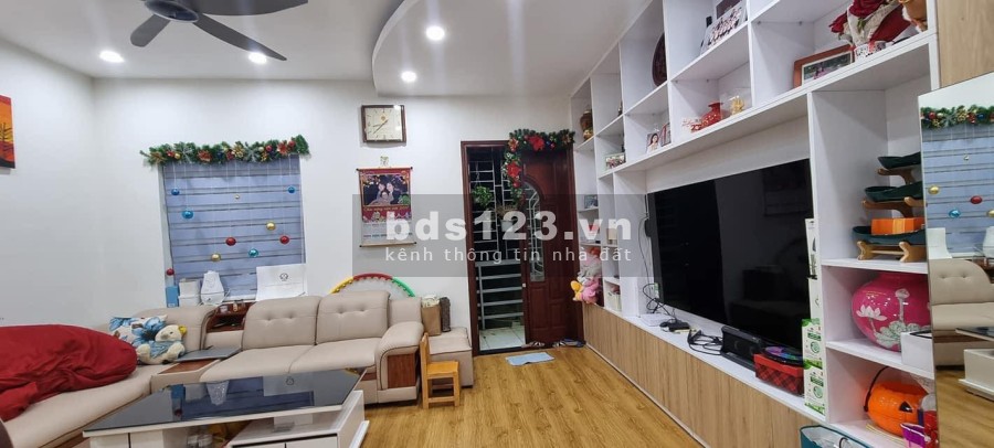 Nhà đẹp 5T full nội thất, 51m2 ngõ 162 Đội Cấn, MT 4.9m, chỉ 7.2 tỷ. LH 0392969999
