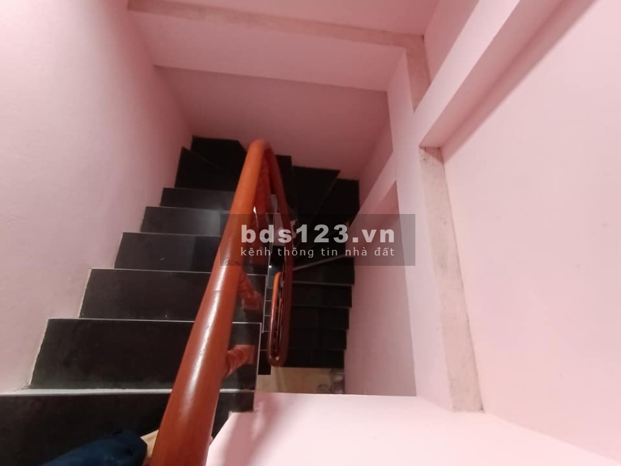 Bán gấp nhà phố Vọng gần phố lô góc 3 mặt thoáng, diện tích sử dụng 28m2, giá 2 tỷ hơn