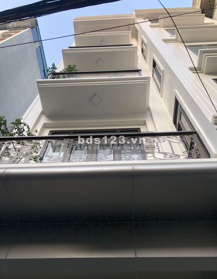 Bán Nhà khu phố Trần Thái Tông , Cầu Giấy 50M2, Ô TÔ. CHỈ 4.5 TỶx5T.Ô tô