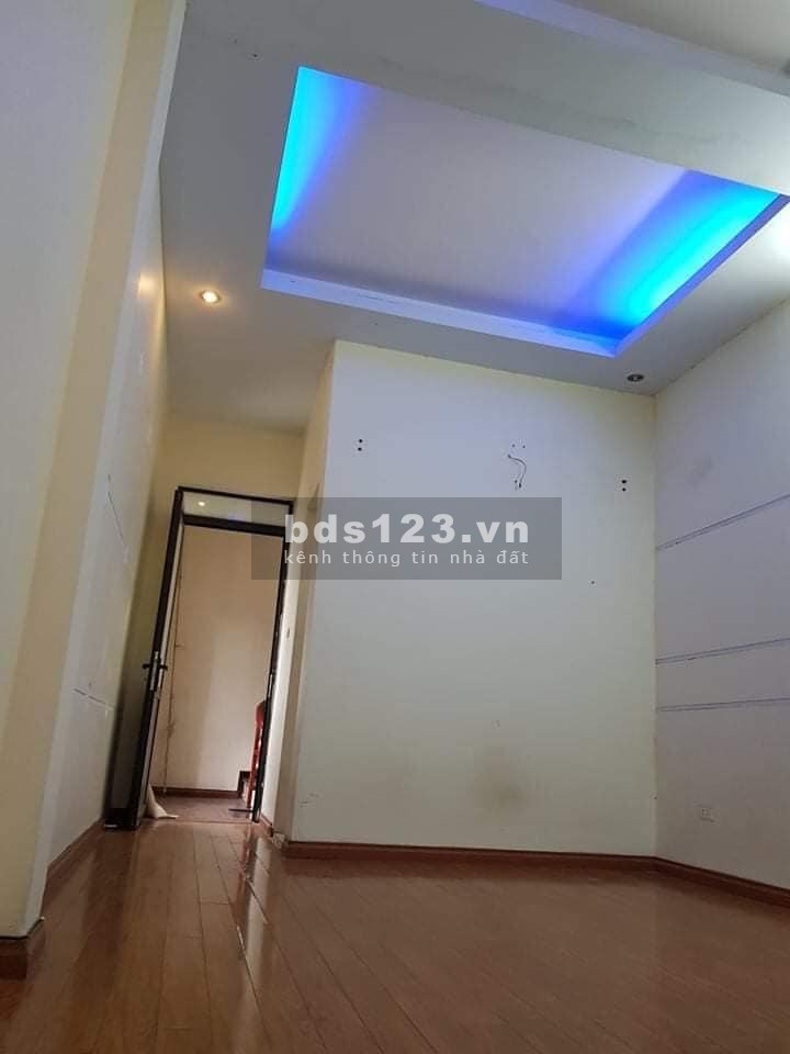 CẦU GIẤY . NHỈNH 5 TỶ CÓ NGAY NHÀ Ô TÔ 35M2 X 5 TẦNG KINH DOANH BẤT CHẤP