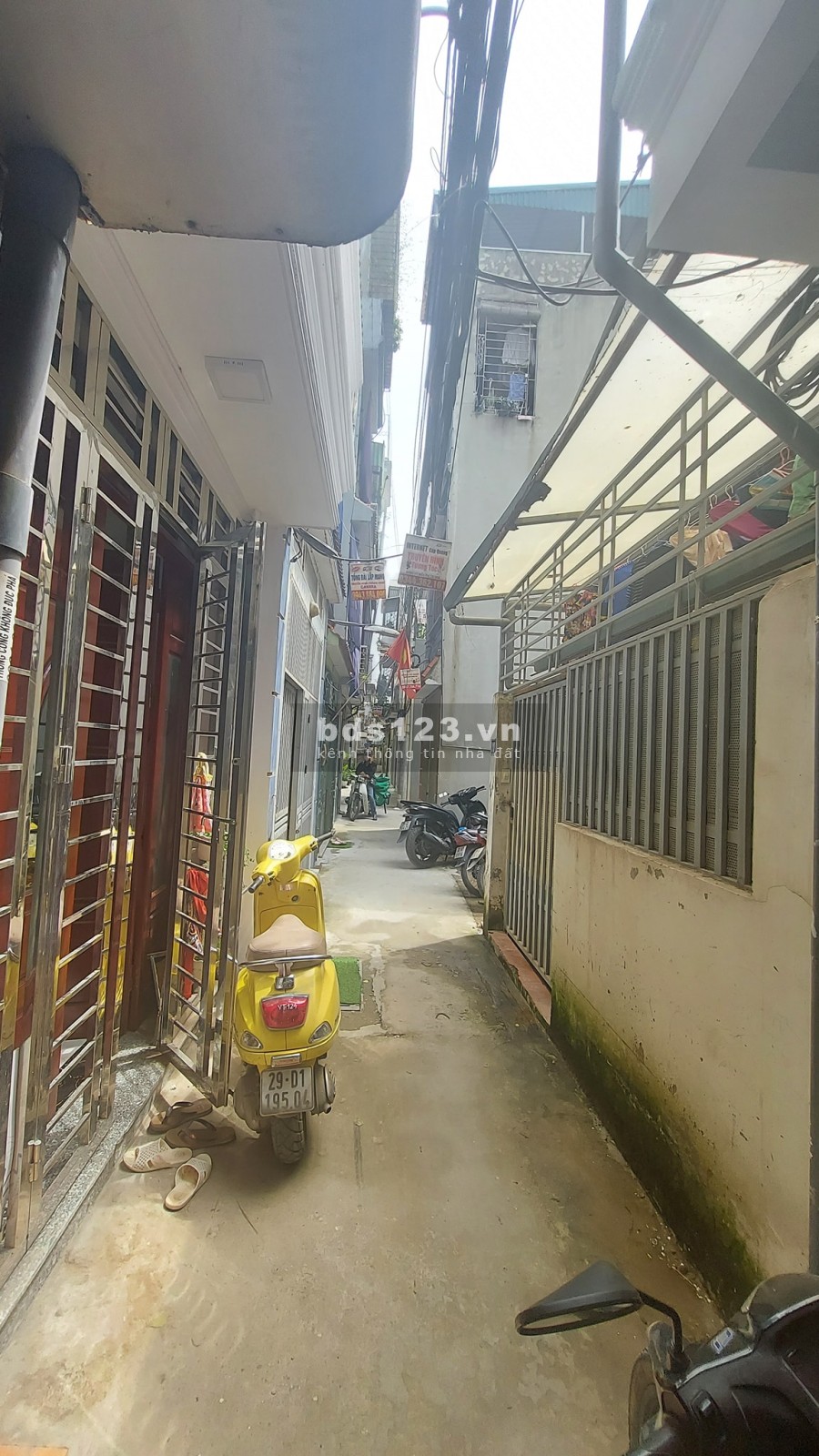 NHÀ ĐẸP Ở NGAY - GẦN Ô TÔ PHỐ ĐÔNG THIÊN HOÀNG MAI 33M2 4 TẦNG 5 PHÒNG NGỦ CHỈ 2.65 TỶ