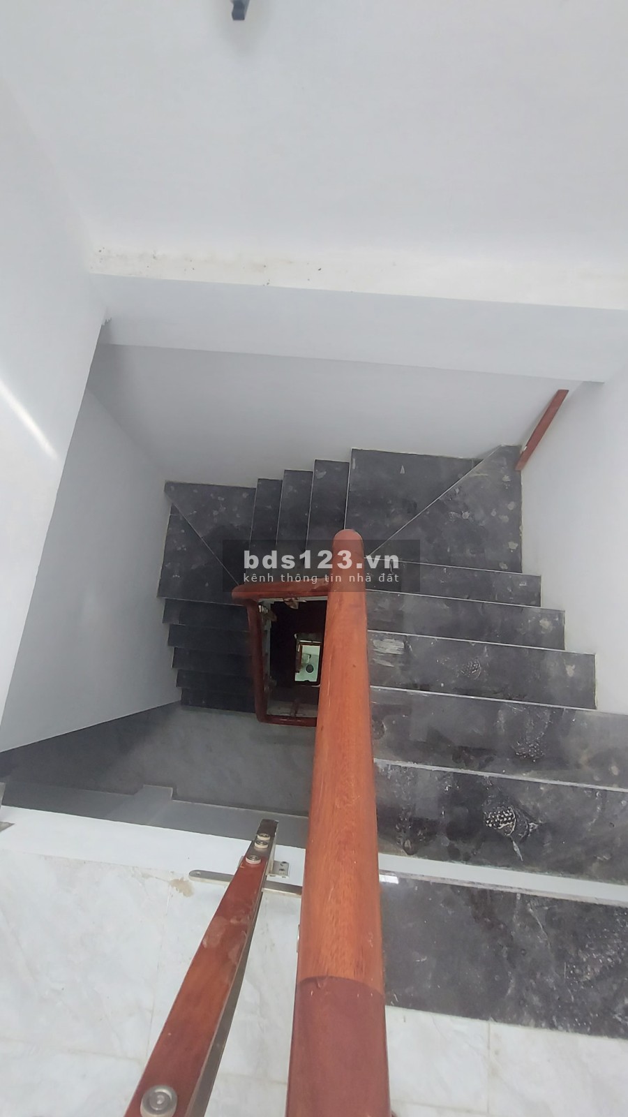 NHÀ ĐẸP Ở NGAY - GẦN Ô TÔ PHỐ ĐÔNG THIÊN HOÀNG MAI 33M2 4 TẦNG 5 PHÒNG NGỦ CHỈ 2.65 TỶ