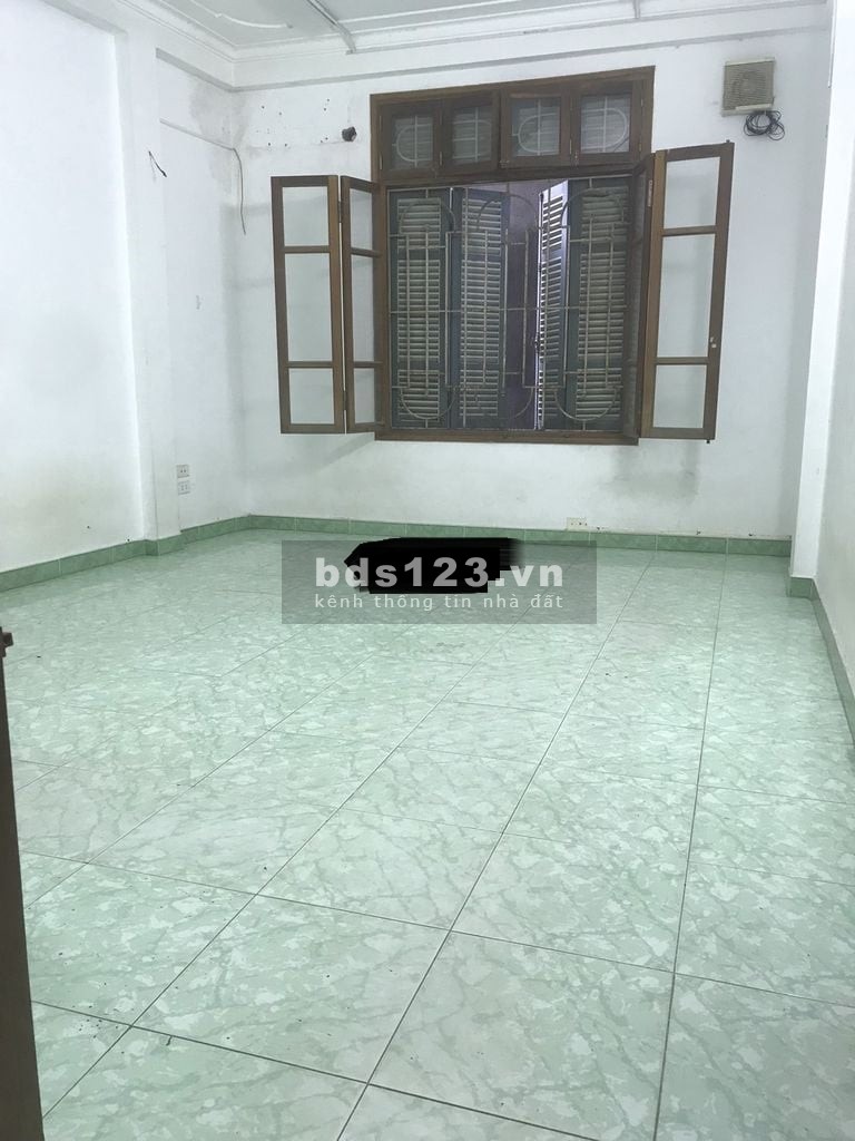 Cho thuê nhà Lạc Trung 30x5m2 10tr ngõ ba gác