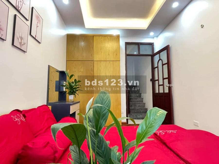 CỰC HIẾM Cần bán nhà 4T, 30 M2, nhỉnh 2 Tỷ, phố Nguyễn Chính quận Hoàng Mai, LH 0977440990.